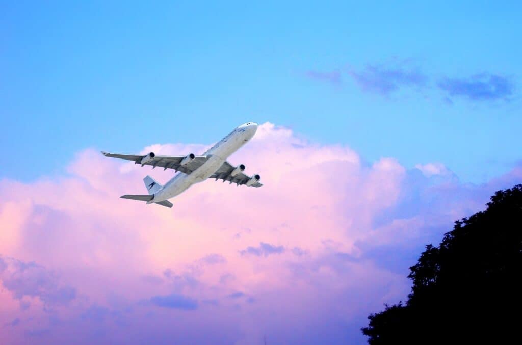 Can An Airplane Hover And Stand Still In Midair? HighSkyFlying